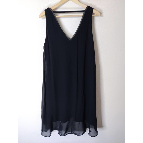 Elegant Black Sleeveless Dress - Picture 5 of 8